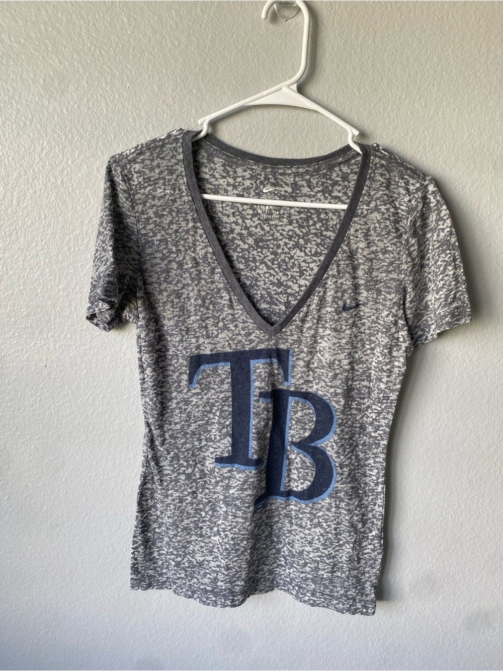 Nike Tampa Bay Rays TB Logo V-Neck Burnout T-Shirt Women's Size M MLB NWOT Cute
